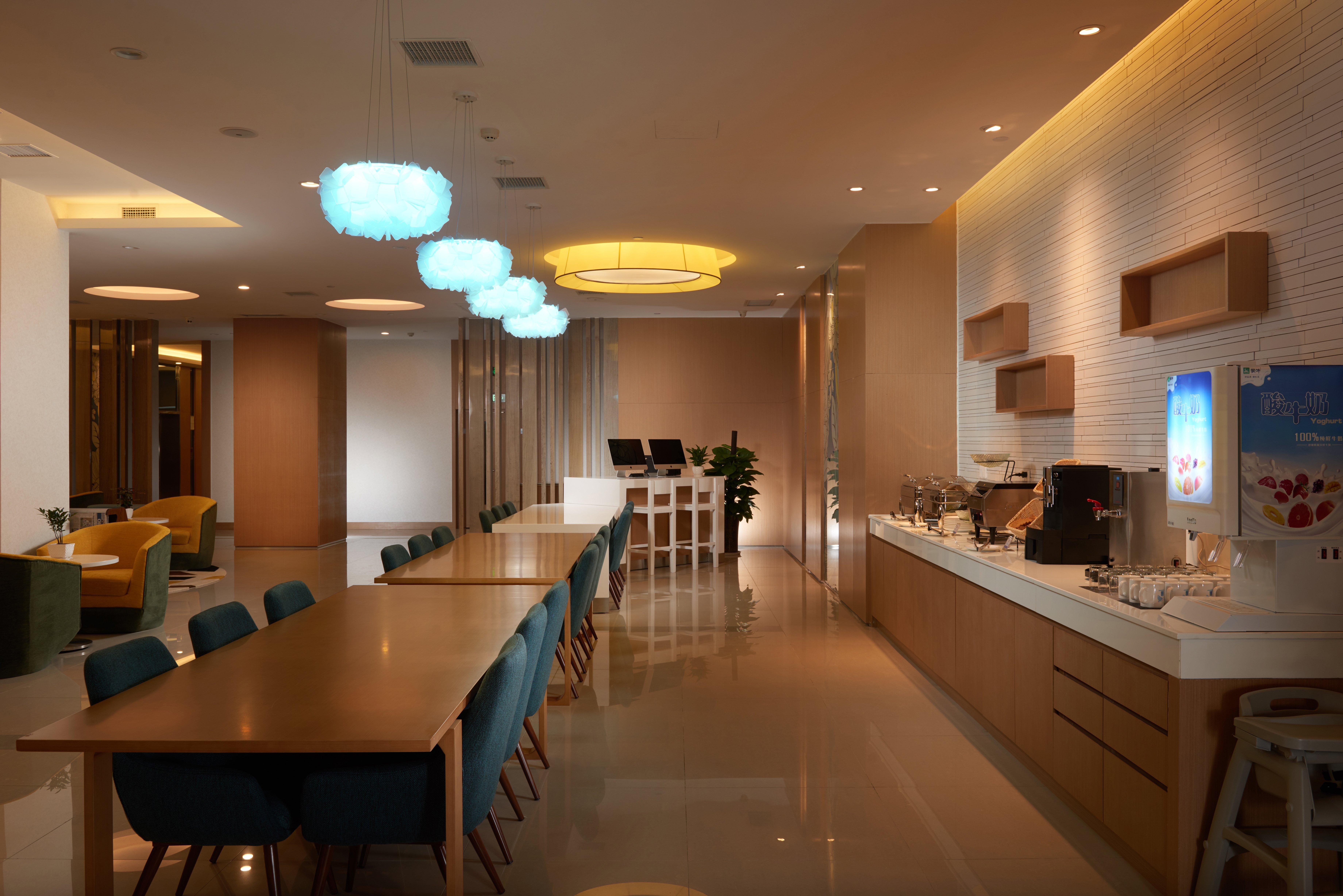 Holiday Inn Express Luoyang Yichuan By Ihg Exterior foto